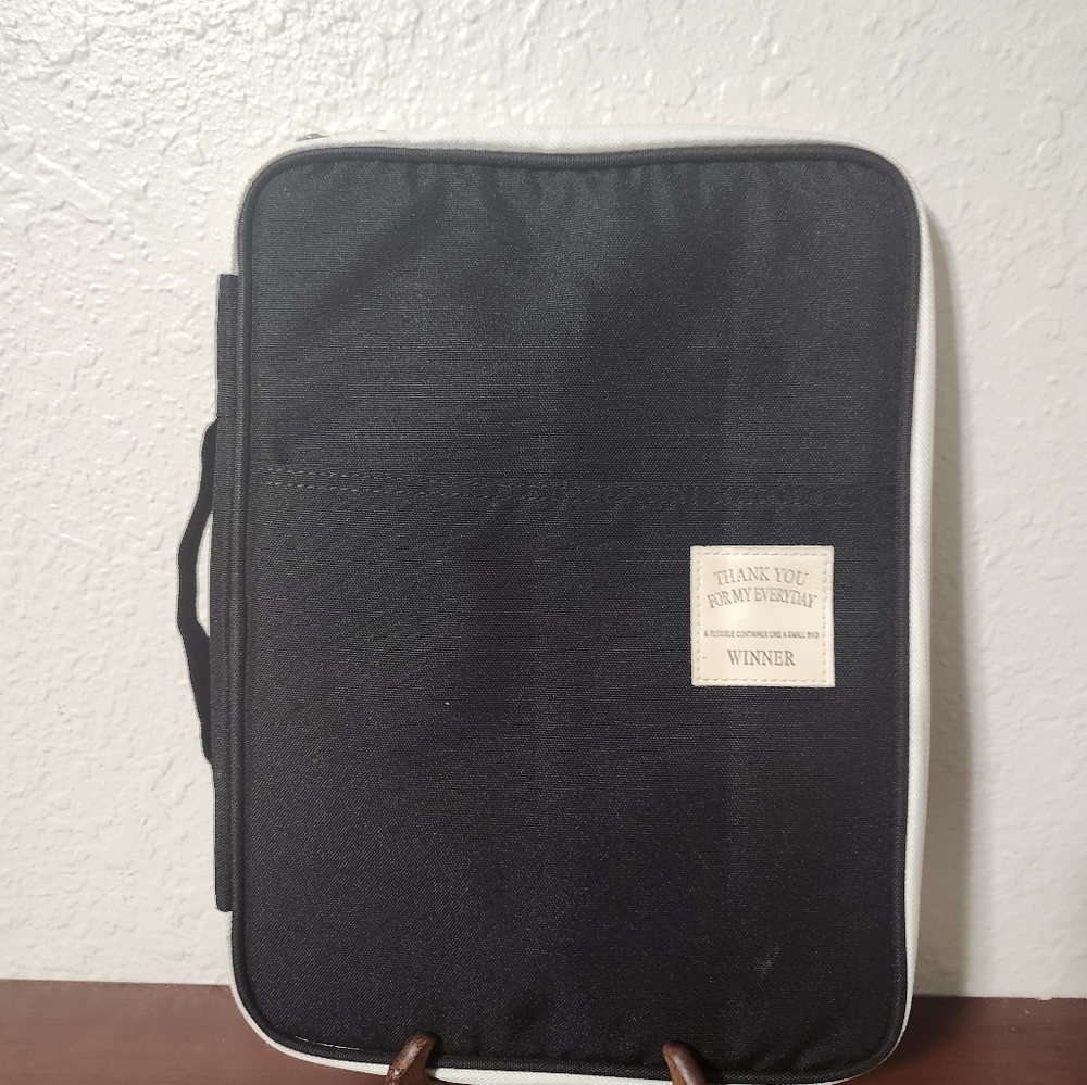 Winner brand lap top protector, black and white